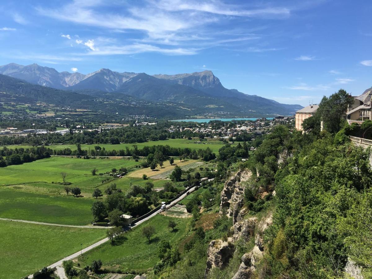 Embrun - Appartement 4/6 Personnes Avec Exterieurs Buitenkant foto