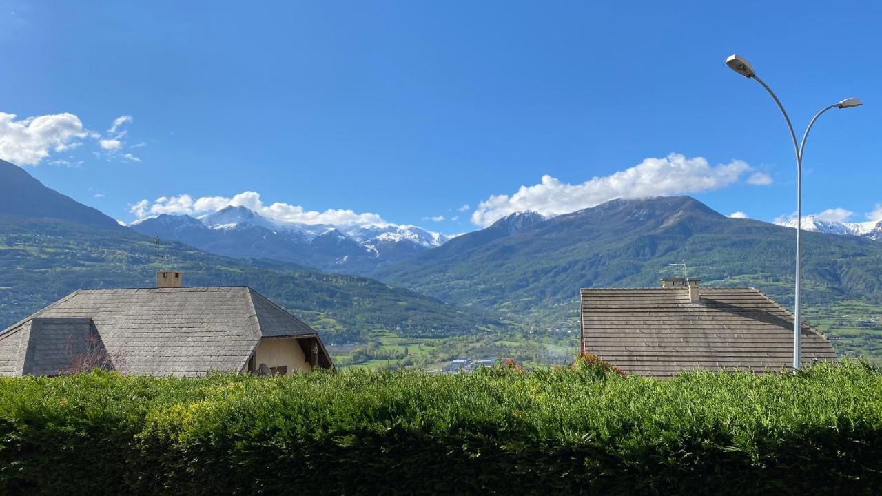 Embrun - Appartement 4/6 Personnes Avec Exterieurs Buitenkant foto