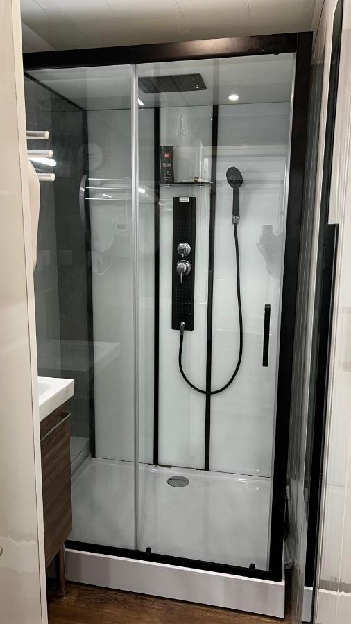 Embrun - Appartement 4/6 Personnes Avec Exterieurs Buitenkant foto